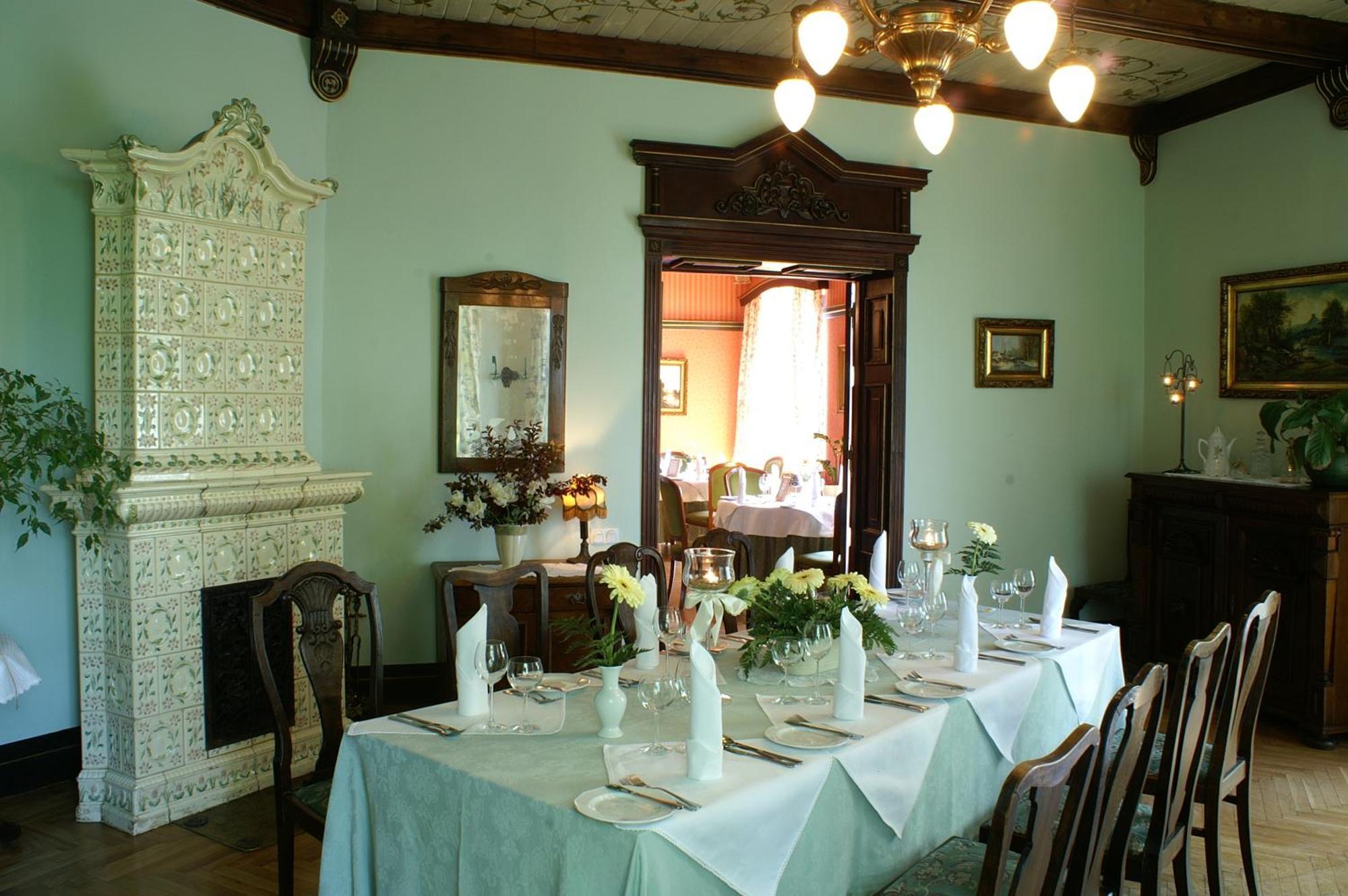 Bialy Dwor Bed & Breakfast Kwidzyn Exterior photo